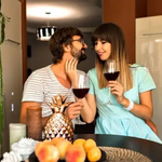 Who should pay on a date or relationship? Is it normal for man to always pay? Who should pay on a date or relationship Is it normal for man to always pay.