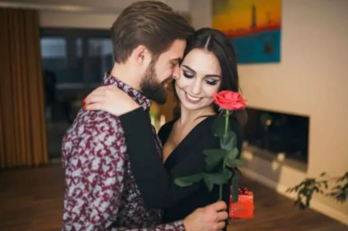 How do you know if a man is secretly in love with you Behavior, Gestures, and Signs of a Man in Love